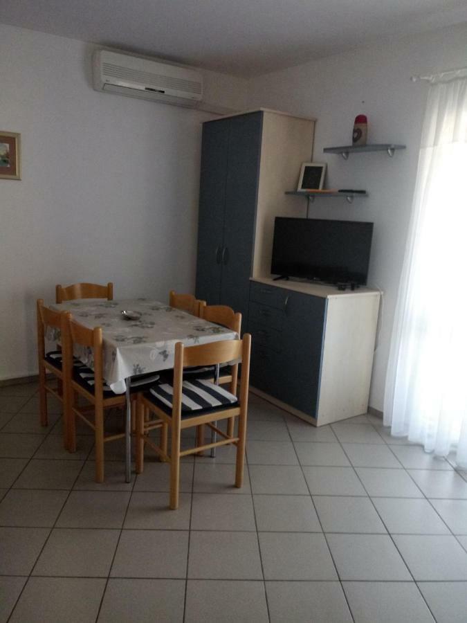 Apartmani Ana Вир Экстерьер фото