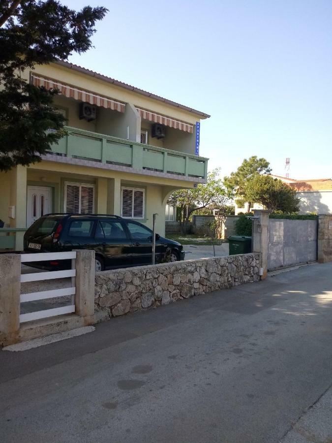 Apartmani Ana Вир Экстерьер фото