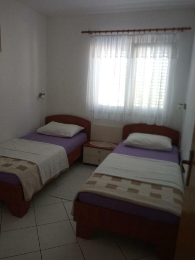 Apartmani Ana Вир Экстерьер фото